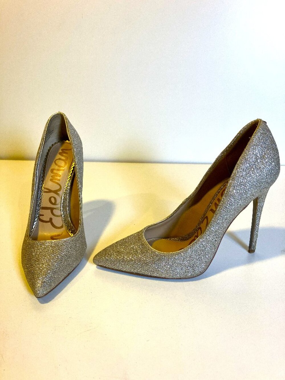 SAM EDELMAN Danna Pointed-Toe Gold/Silver Glitter Pumps.  Size 6.